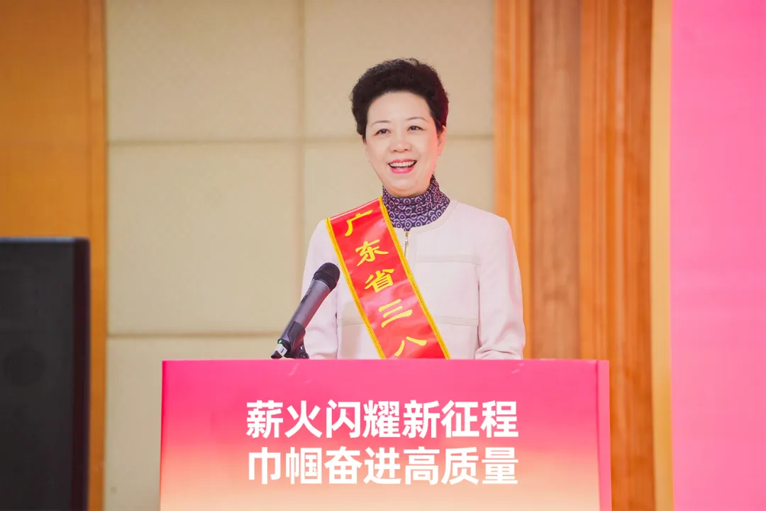 中国妇女报 | 怡亚通李倩仪专访：以供应链为笔，绘行业新篇章